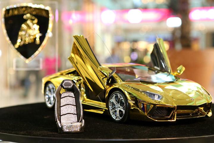 Gold Lamborghini Aventador model costs more than 17 real cars