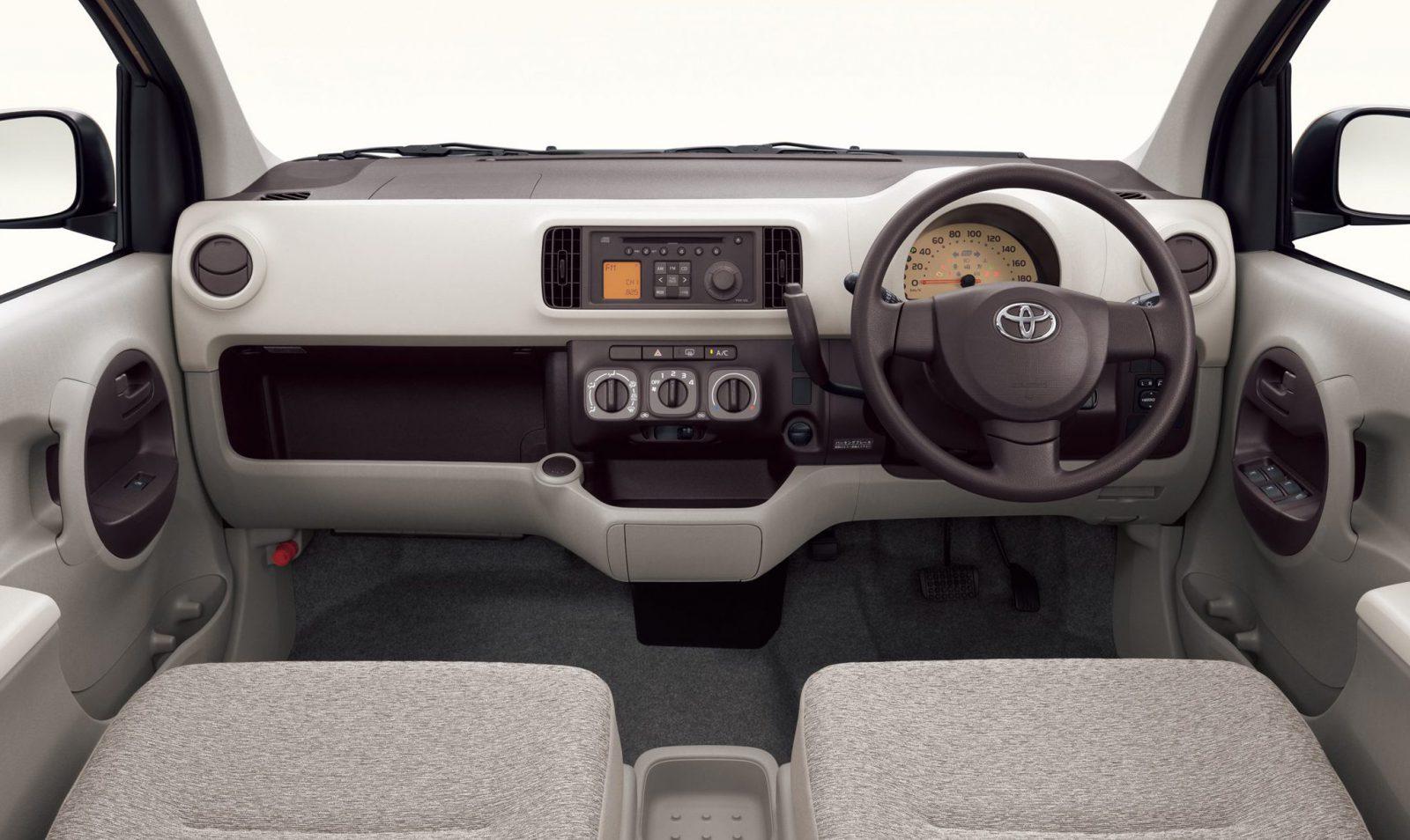 Interior Toyota Ist 2008