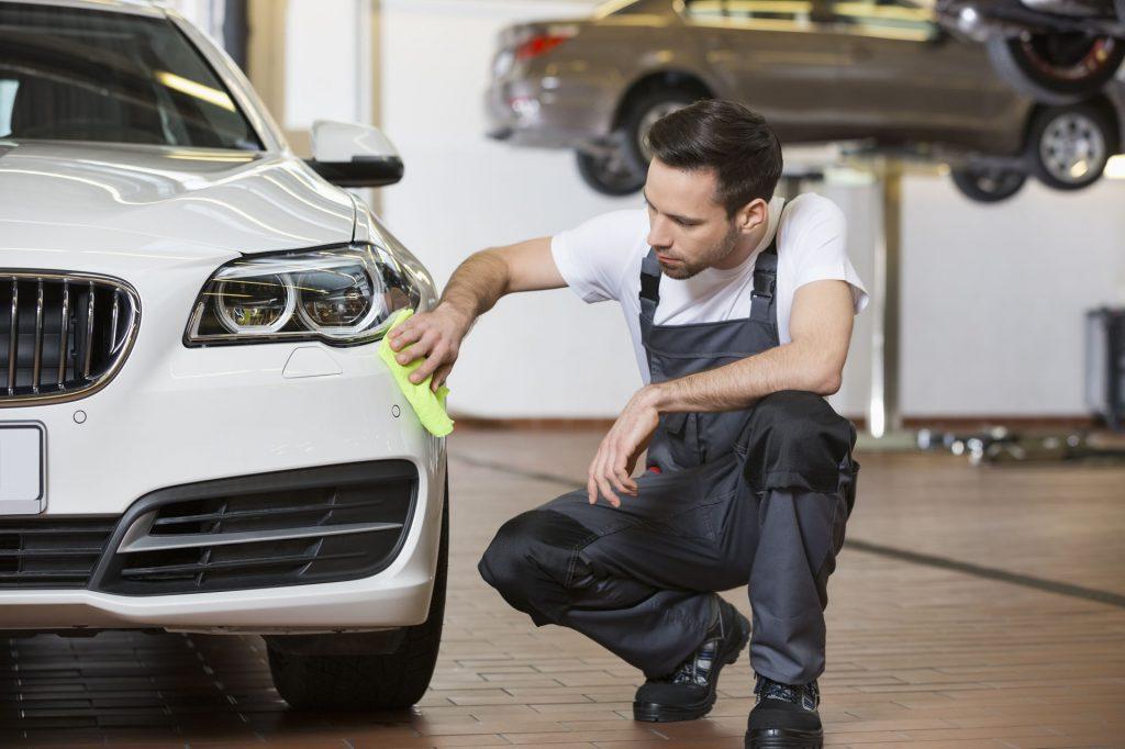 Como reparar danos por granizo no carro