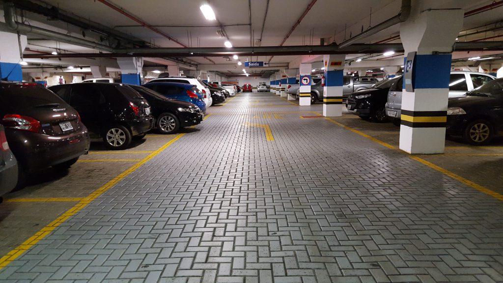 how to park with the automatic cars