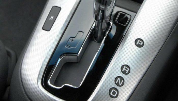 How to Drive a Car? Automatic and Manual Car Driving Tips