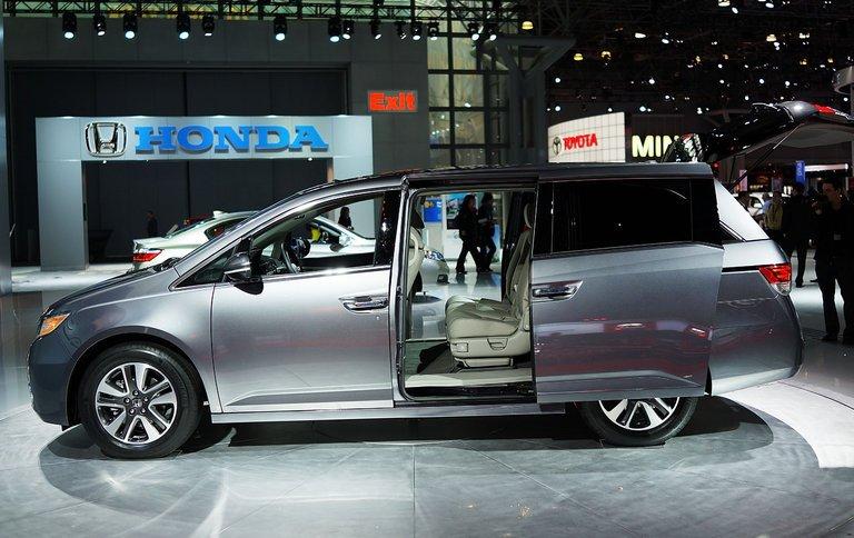 Honda recalls 800,000 Odyssey minivans