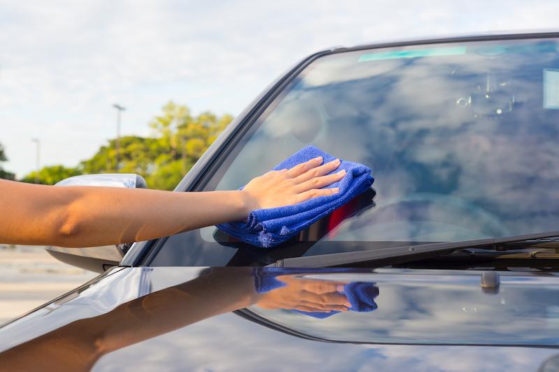 Polishing Scratched Windshield