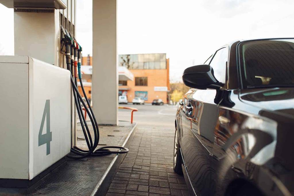 Here's Why You Should Stop Fueling Up When Pump Clicks Off