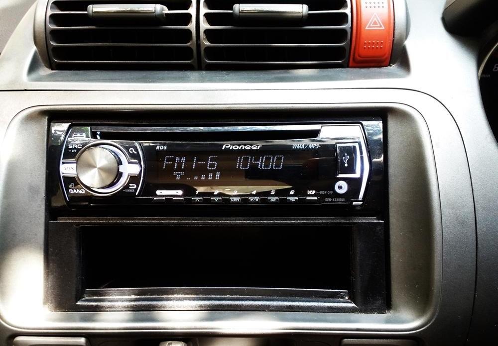 Single-DIN vs Double-DIN car stereos