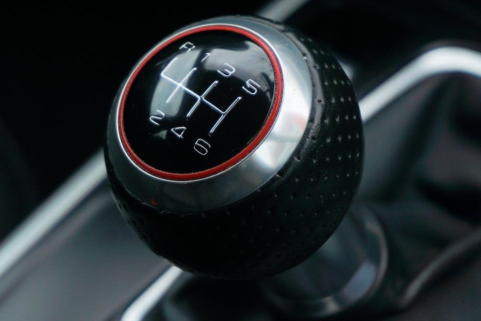 Do not rest your hand on the gearstick? Know Why