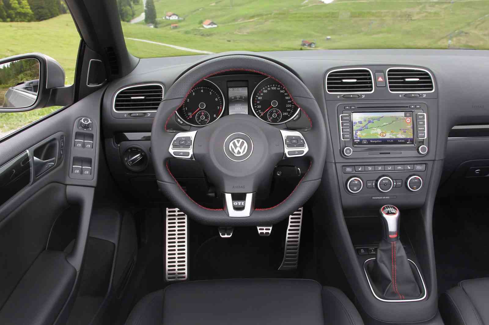 Flat bottom steering wheel- explained 