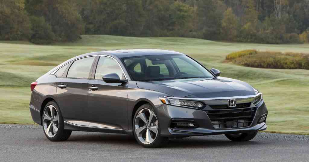 Camry hybrid vs Accord hybrid: the differences to know