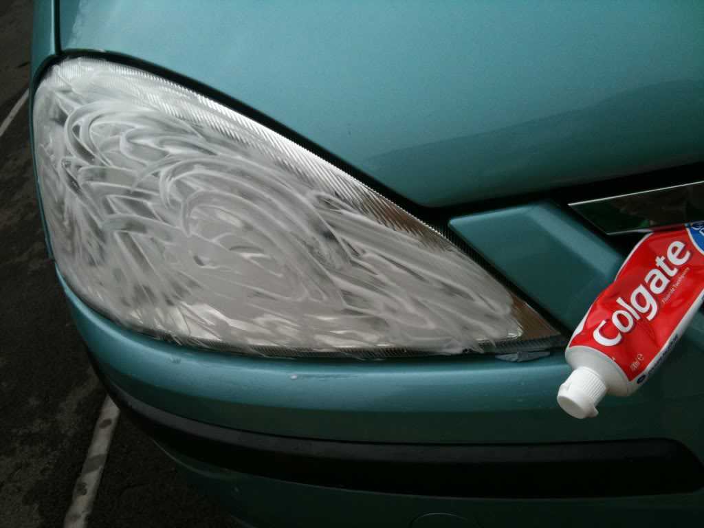 cleaning headlights with toothpaste