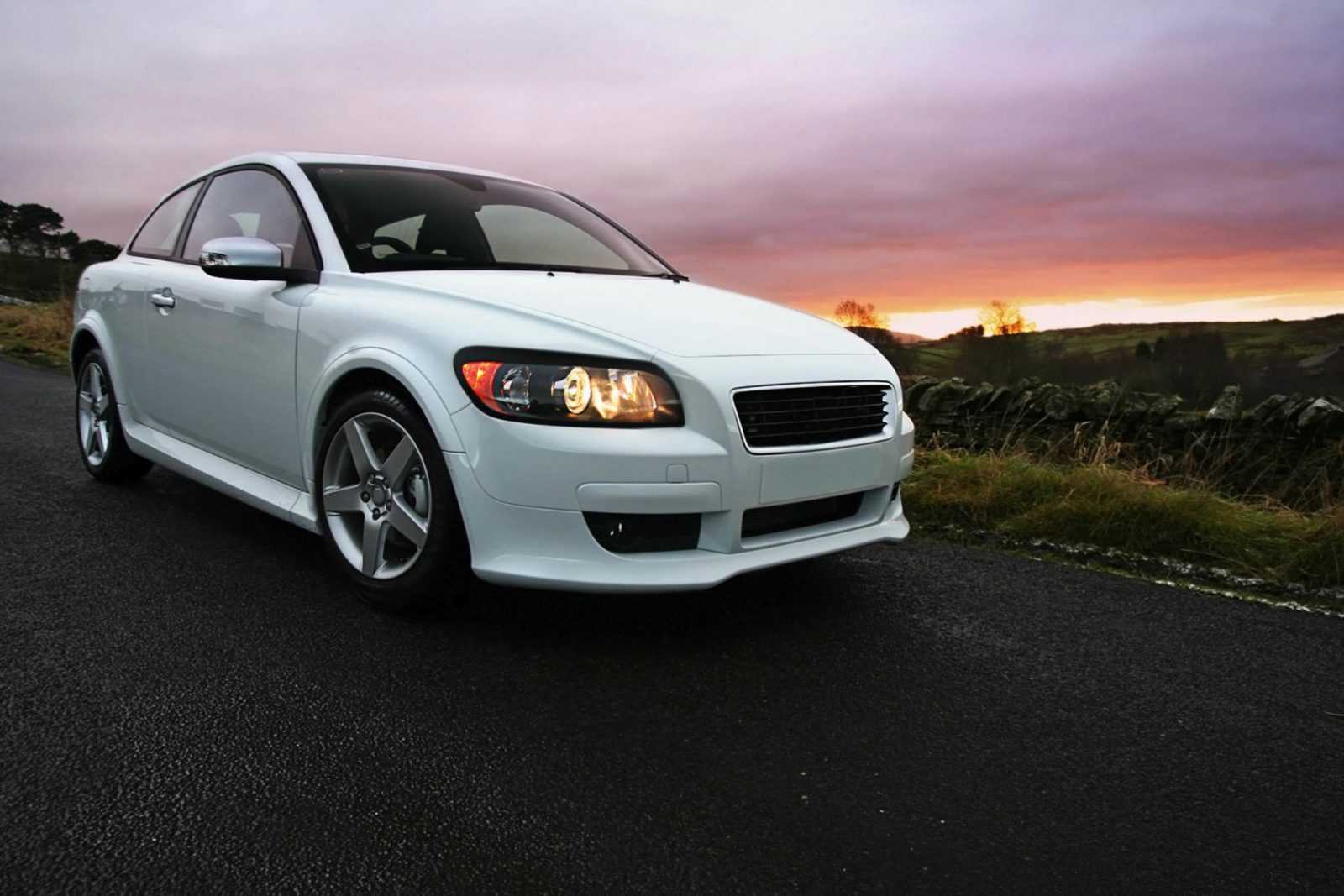 how-to-prevent-white-car-from-turning-yellow-classic-car-walls