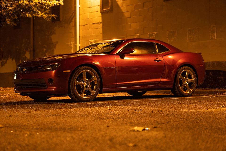 Dodge Challenger vs Chevy Camaro