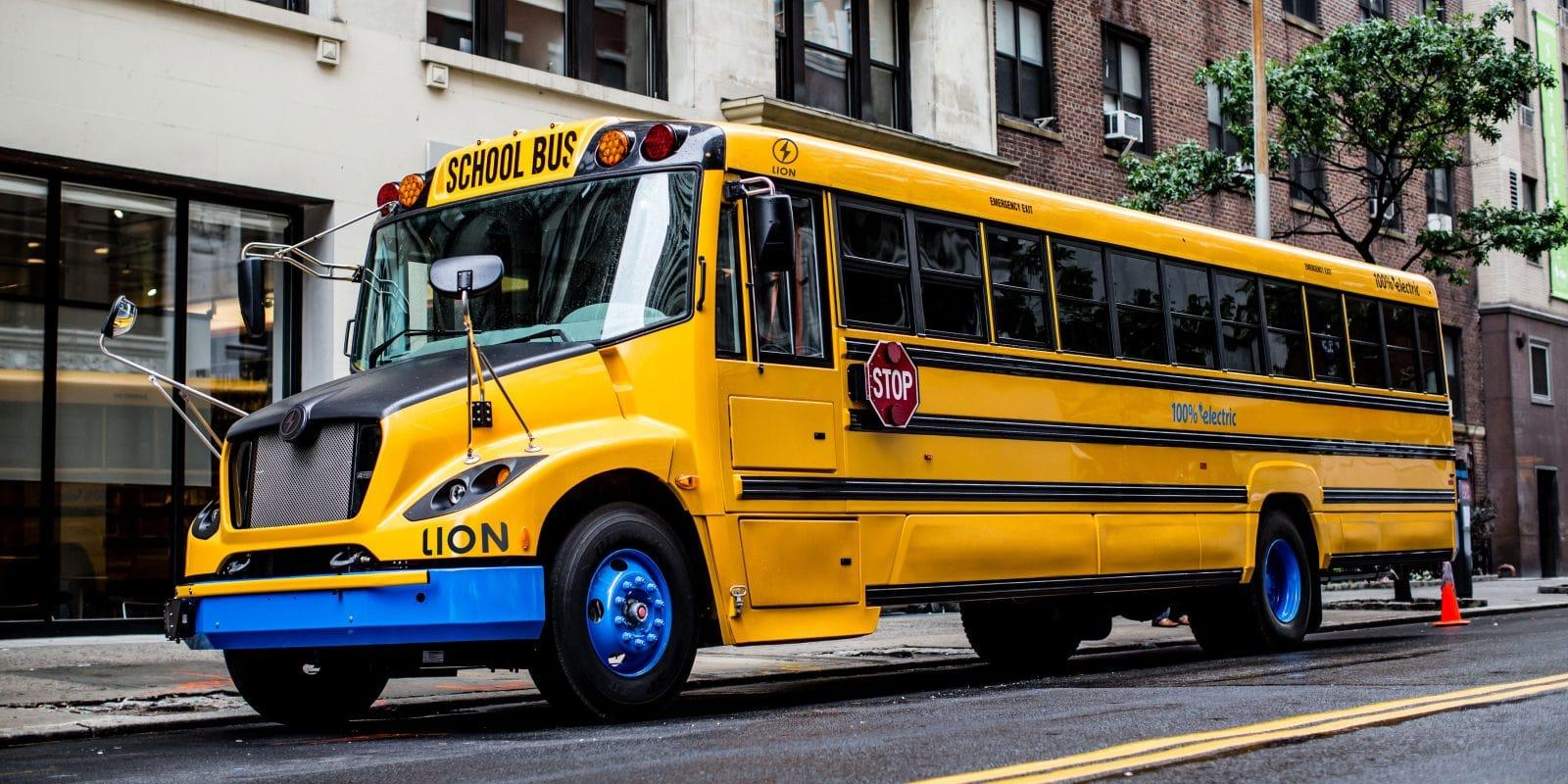 yellow school bus