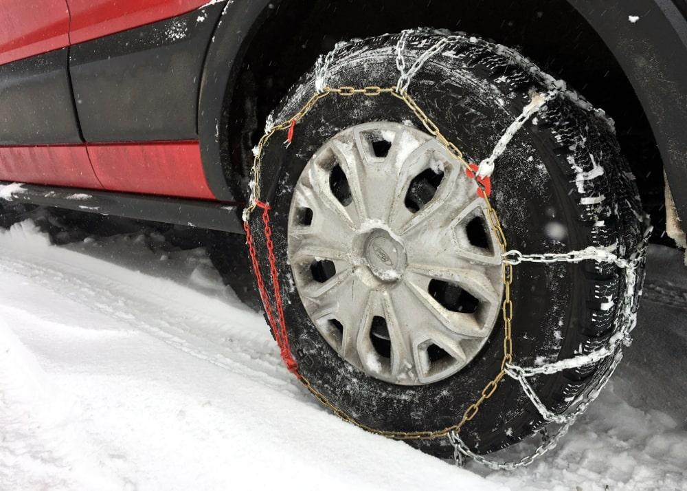 tire chain in snow