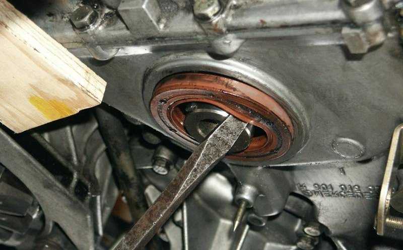 Rear Main Seal Leak Symptoms And How to Diagnose