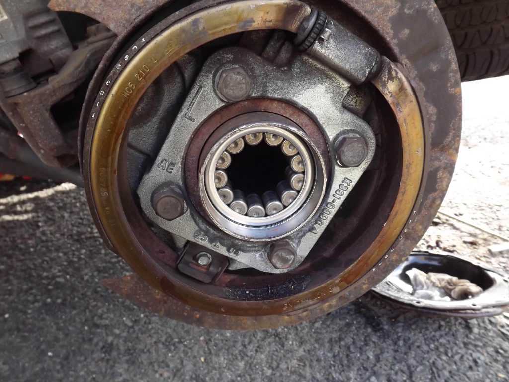 A Detailed Guide to How to Replace Wheel Bearing