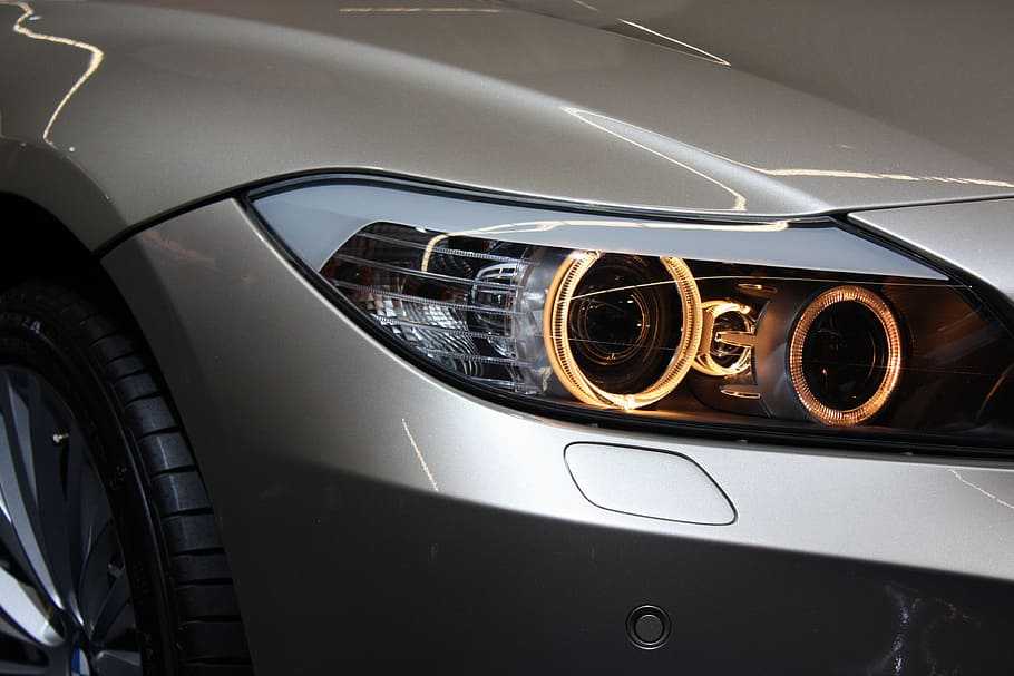 BMW 1 Series Headlight Night