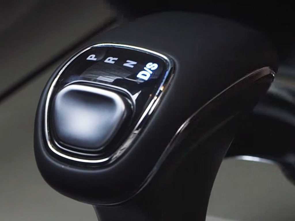 The Meanings of Automatic Gear Shift Letters & Numbers