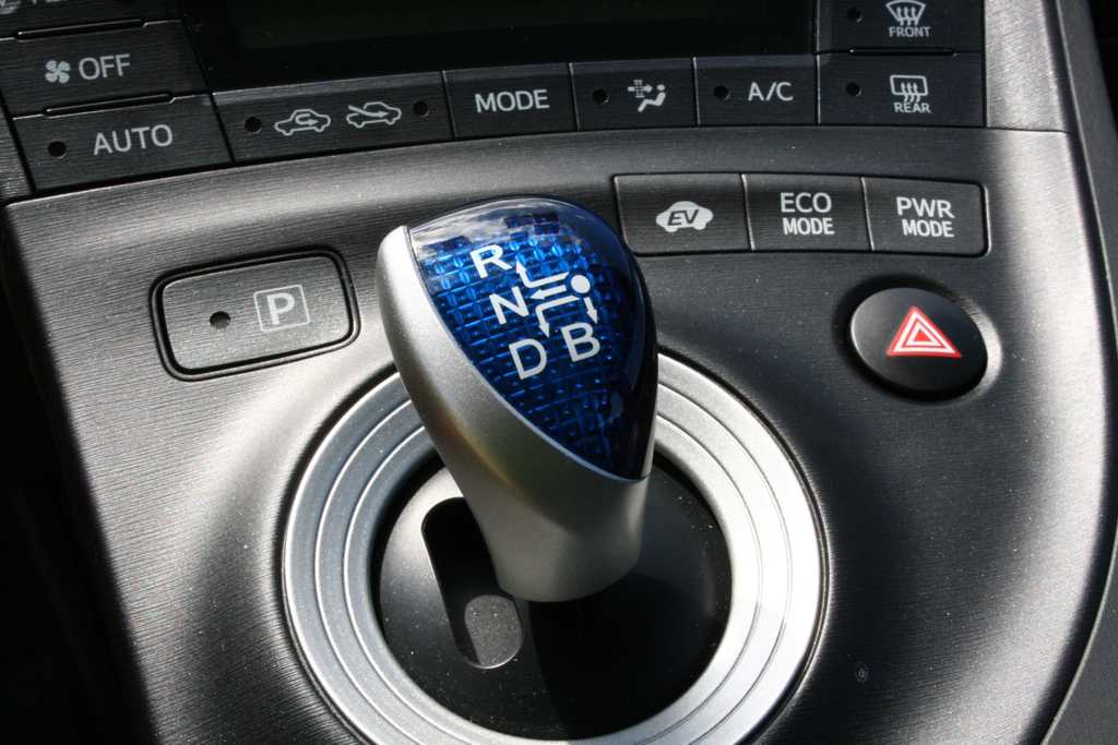 The Meanings of Automatic Gear Shift Letters & Numbers