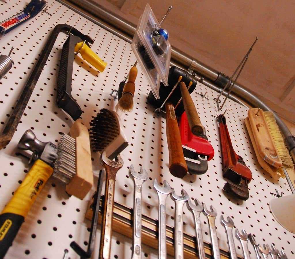 essential garage tools