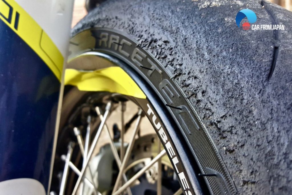 how to break a tyre bead