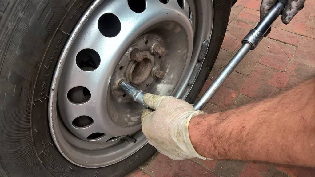 change car tire