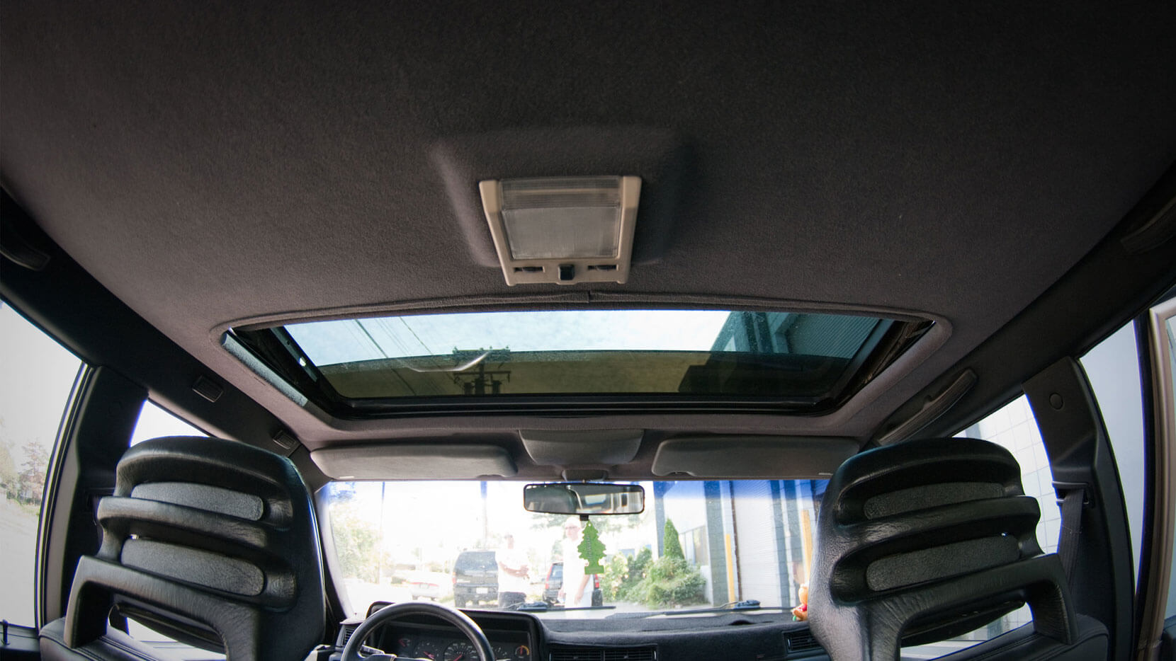 https://carfromjapan.com/wp-content/uploads/2020/12/car-headliner.jpg