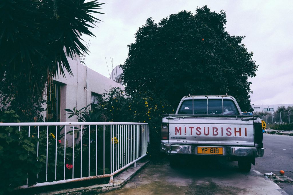 truck mitsubishi