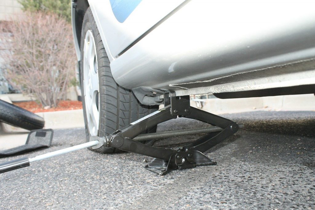 how to use a car jack