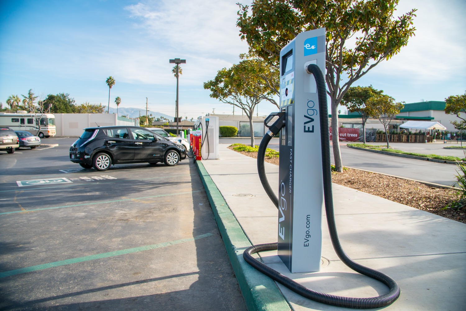 A closer look at DC fast charging stations for business