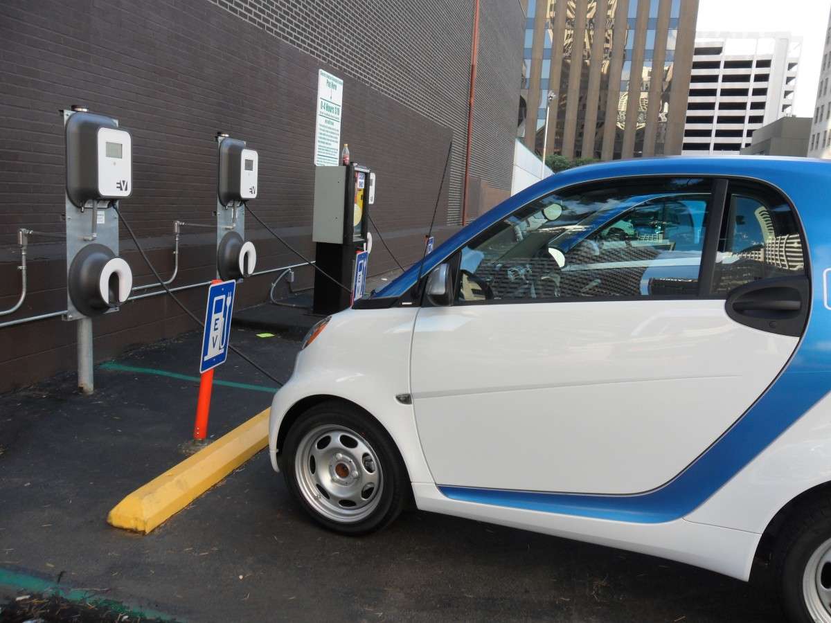 KWh Per Mile vs MPG in EVs and Gasoline Vehicles