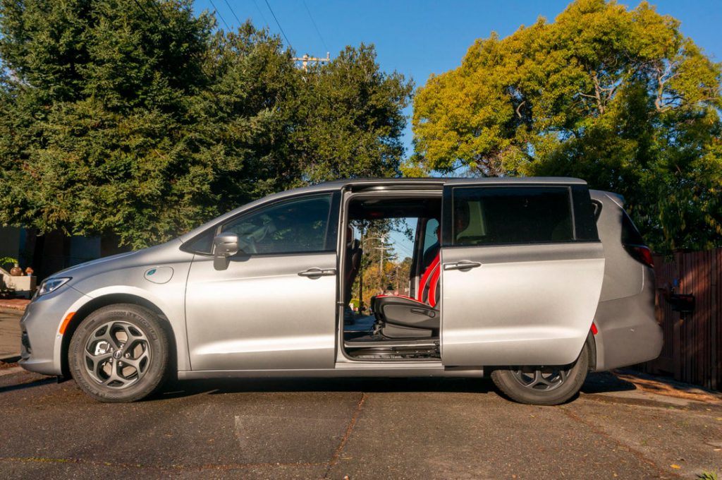 How To Choose The Best Minivan For Your Money