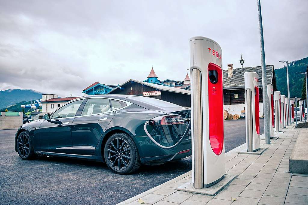 How much does it cost to charge a Tesla