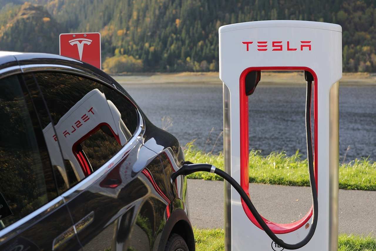 how-much-does-it-cost-to-charge-a-tesla-figuring-out-the-final-price