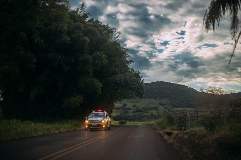 what signal should you give before changing lanes in traffic