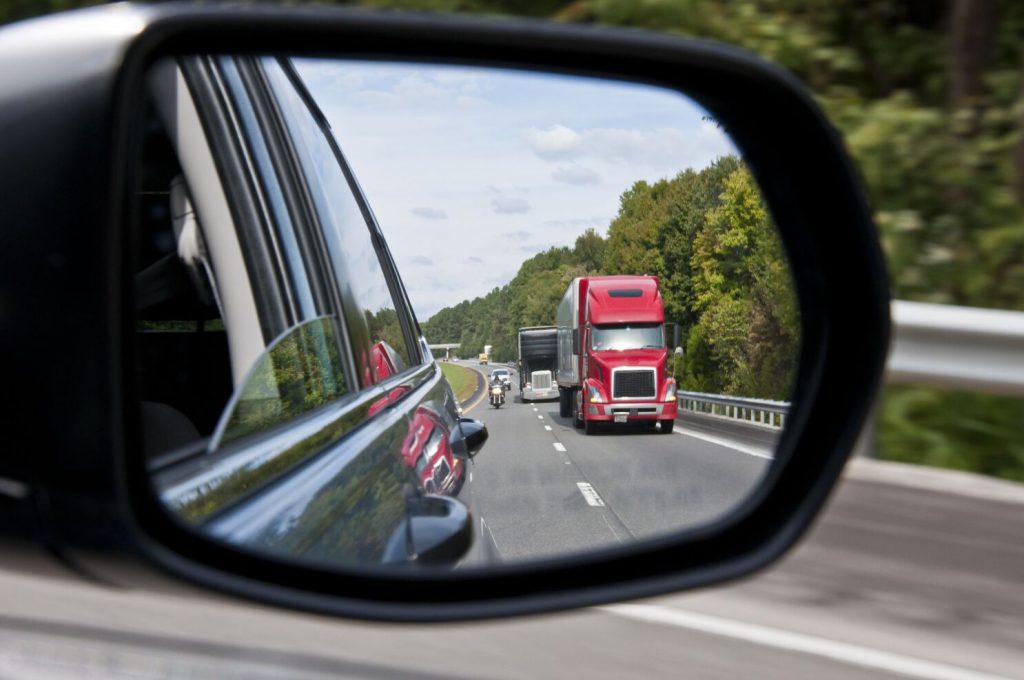 How to Judge when to Change Lanes using the Mirrors - Blind Spots also 