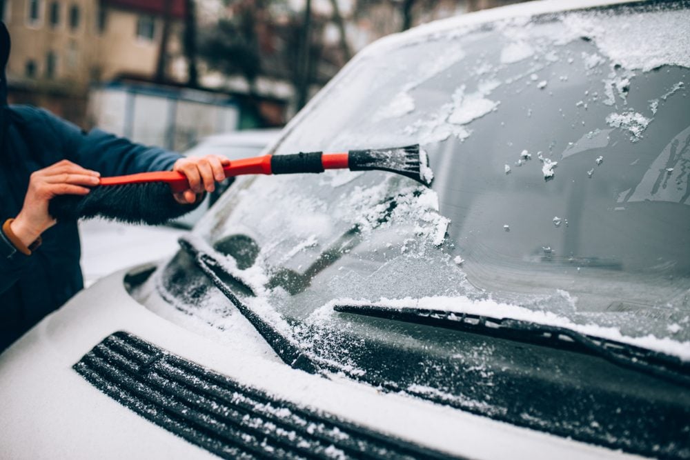 clear the snow from car windows