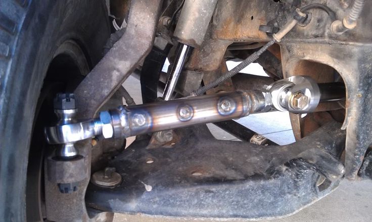 what does a tie rod do