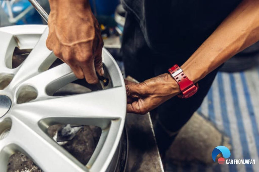 how to remove a tire from a rim at home