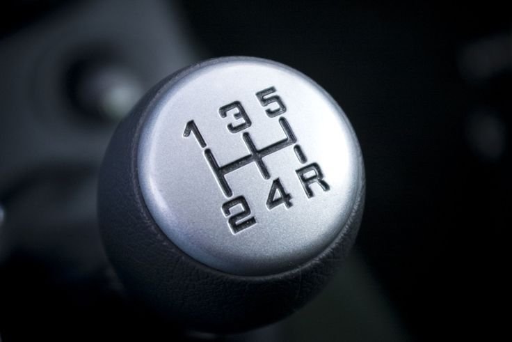 manual transmission won't go into gear when running