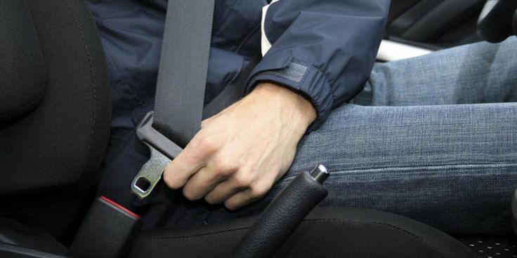 How to fix the seat belt buckle with the right button