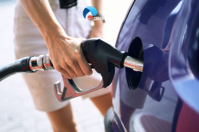 pumping gas with car running