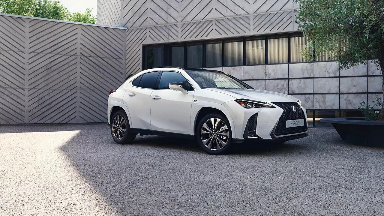 https://carfromjapan.com/wp-content/uploads/2023/11/lexus-ux-hybrid.jpg