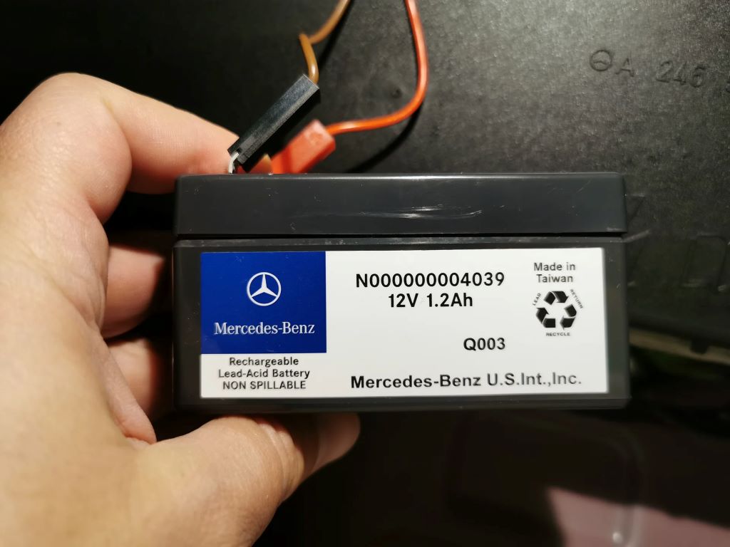 auxiliary battery malfunction mercedes